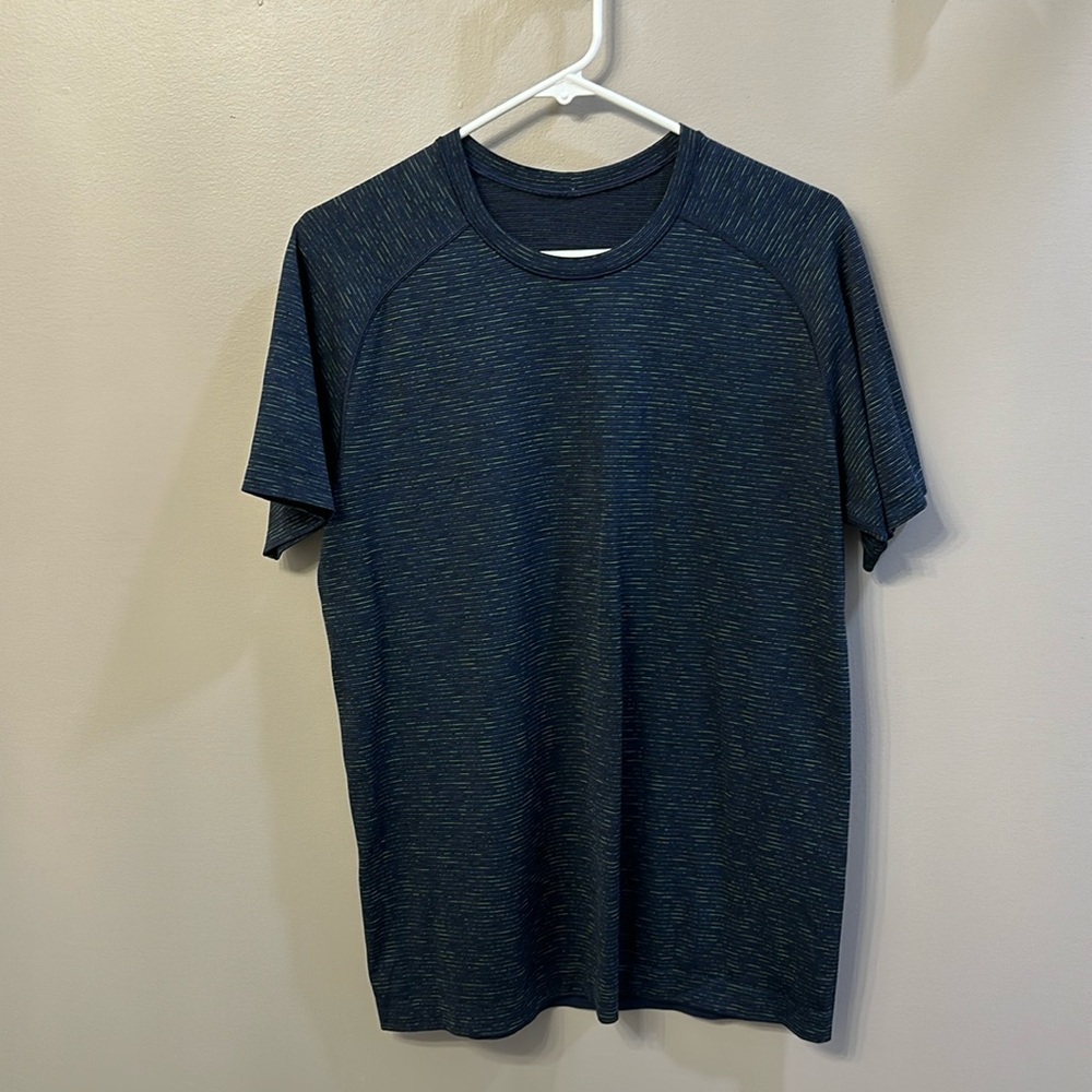 Men’s lululemon t shirt. Size medium